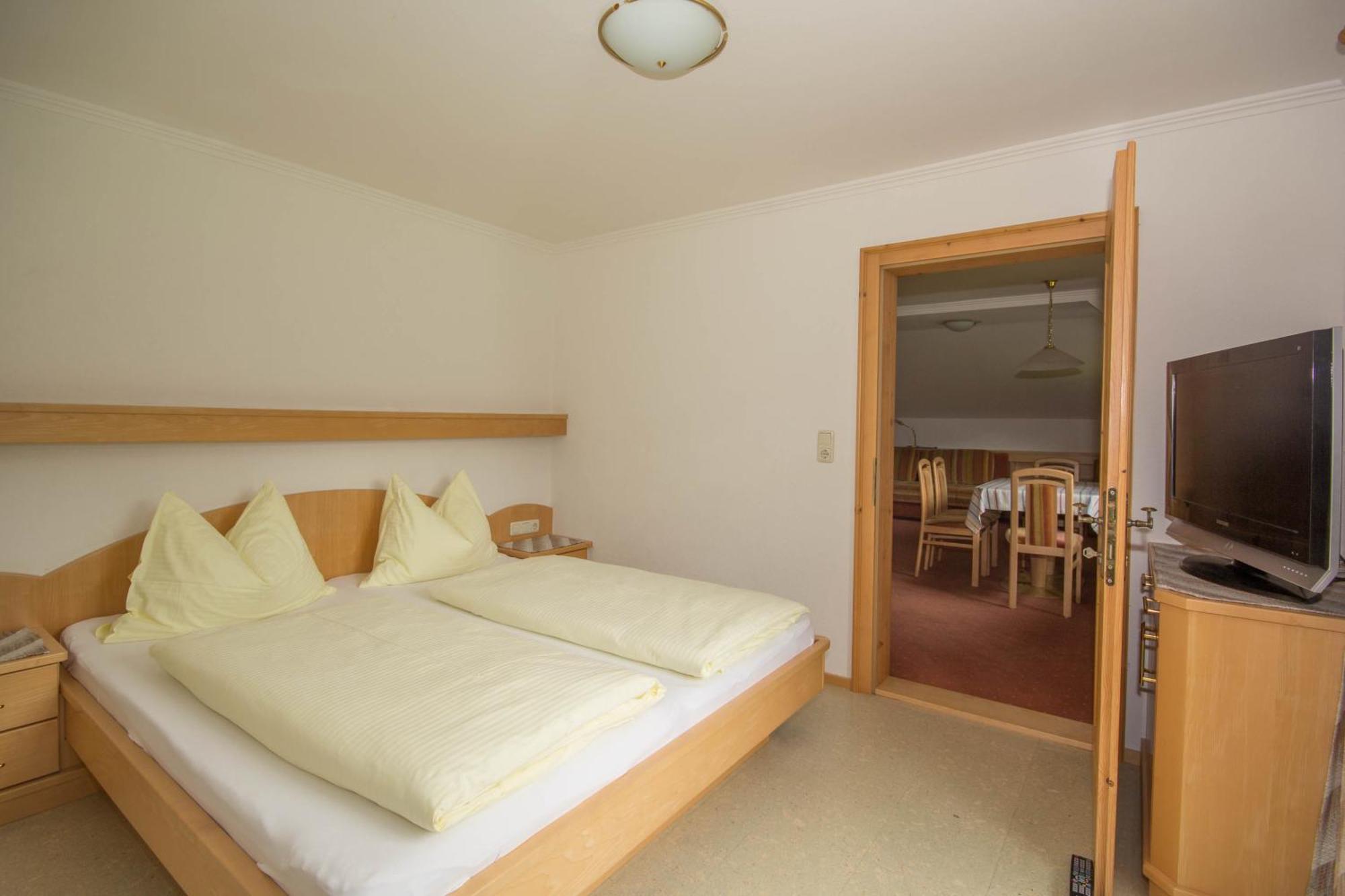 Hotel Gasthof Siggen Neukirchen am Grossvenediger Room photo